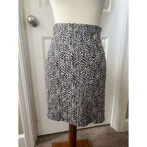 Express Stretchy Black / White Zip Up Pencil Skirt - Size 10